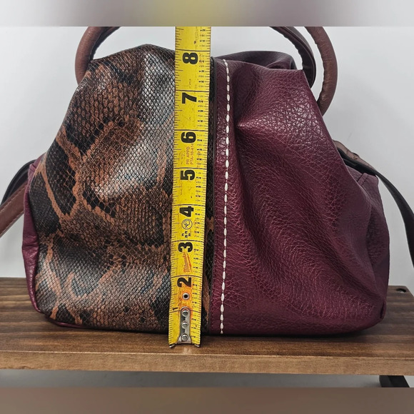 Time & Tru Women’s Fiona Burgundy Faux Leather Snake Skin Print Crossbody  NWOT - Picture 11 of 15
